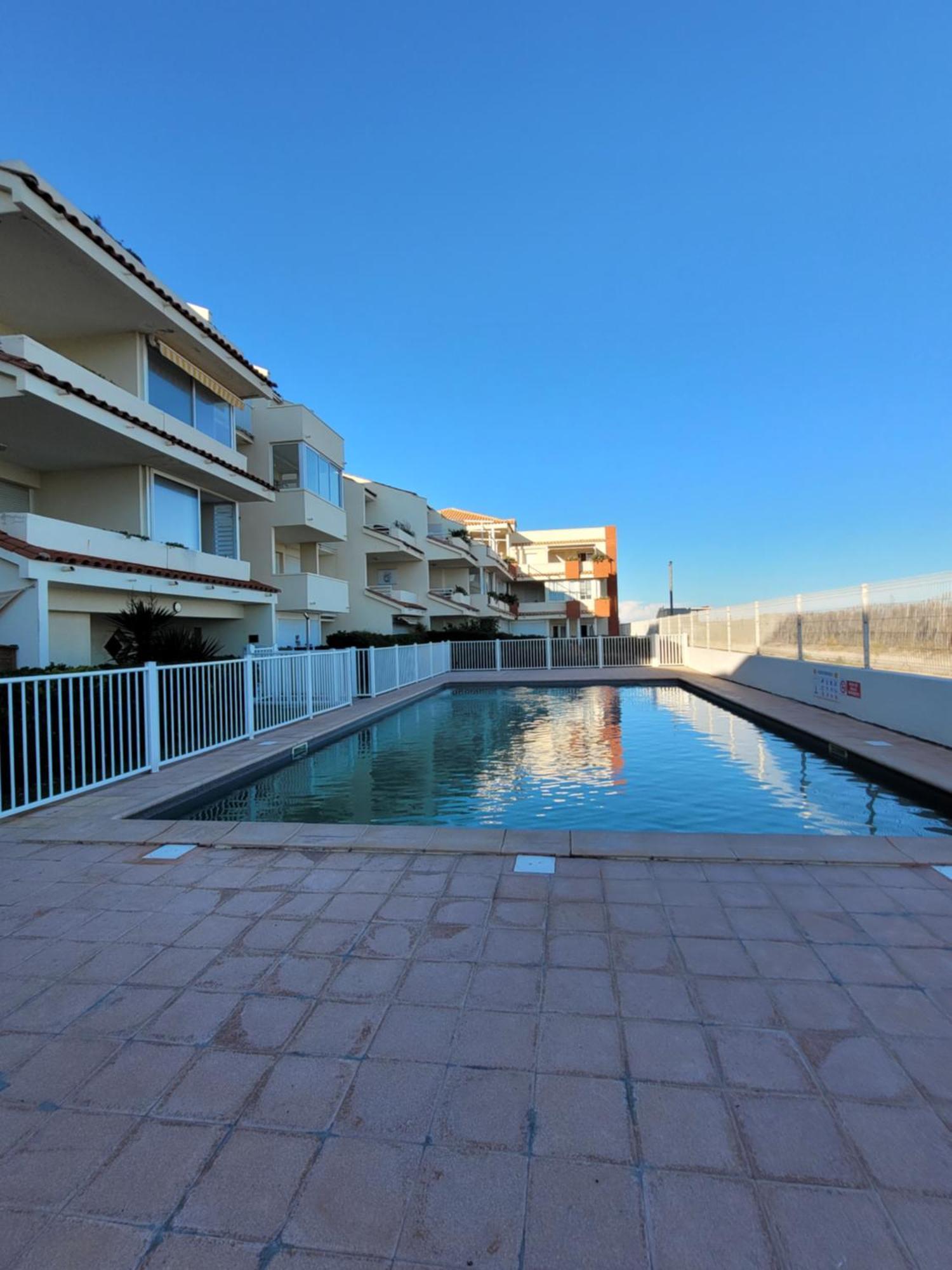 Tahiti Beach, T2 A La Mer, Piscine, Terrasse Et Parking Фронтіньян Екстер'єр фото